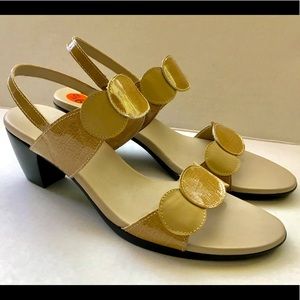 Tan sandals two straps Munro sandals beige tan color block heel open toe shoes